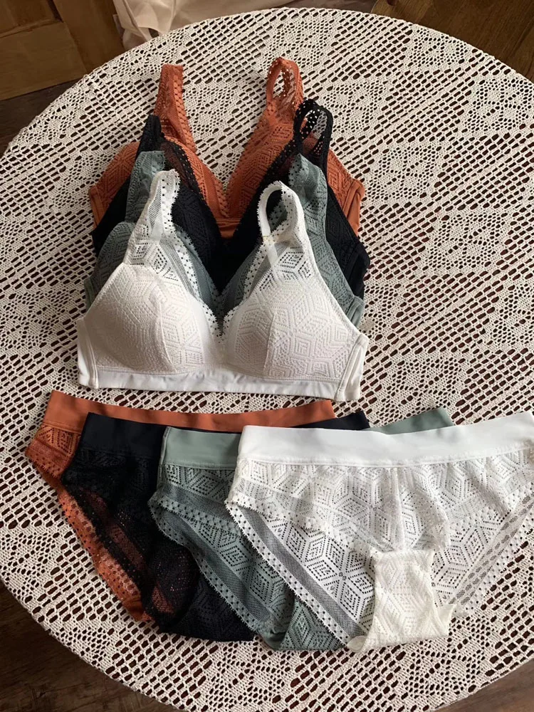 Fashion Underwear Sets Women Sexy Lace Bra Panties Ladies Female 70-85 BC cup Size Lingerie Set wire free Bralette Bras Briefs