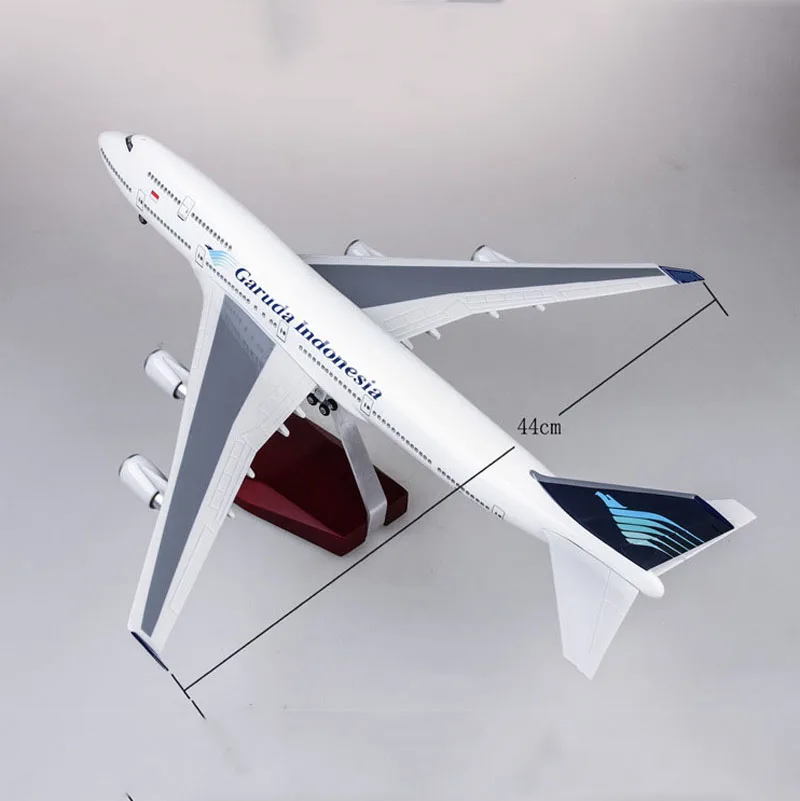 47 см 1/150 масштаб игрушечные модели самолетов Boeing B747 Garuda Indonesia модель самолета со светодиодный светильник и колесами из полимерного сплава