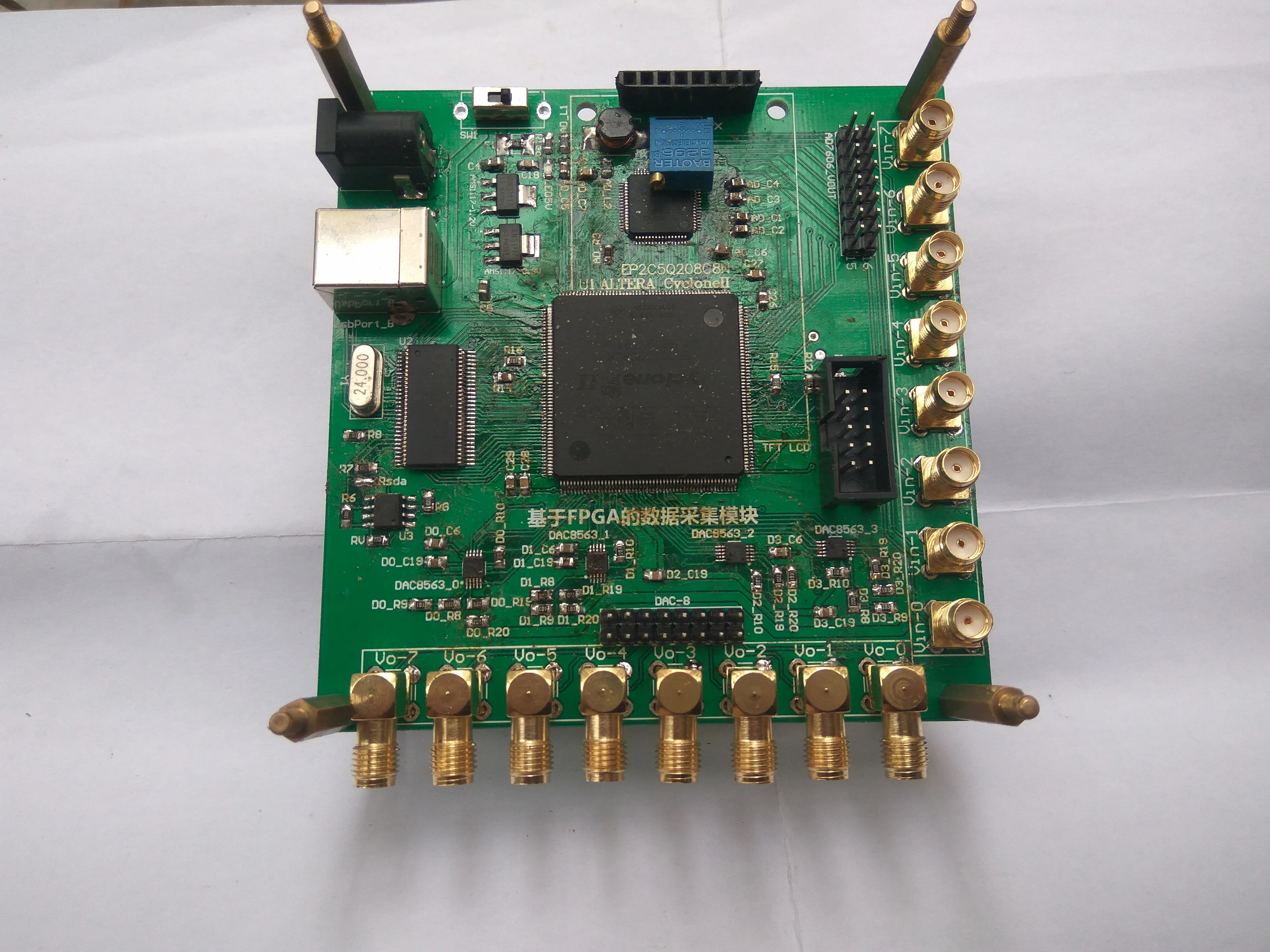 Для FPGA_USB2_AD7606_DAC8562 макетная плата