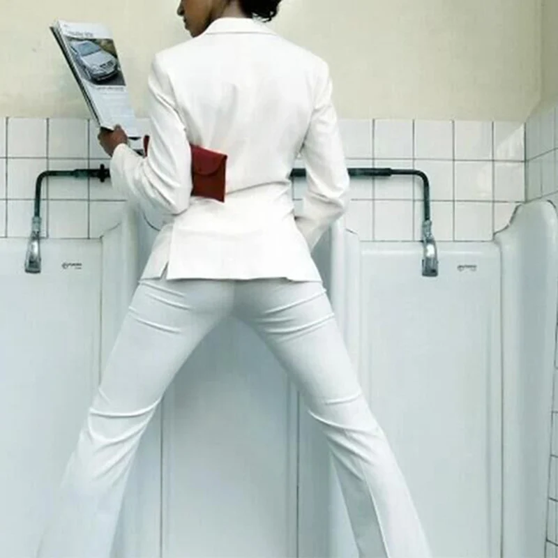 Шутки про комбинезон. Мем про комбинезон и туалет. Прикол посмотрите мой новый комбинезон я такая привлекательная. Комикс про комбинезон и туалет. Стоячий писсуар для женщин.