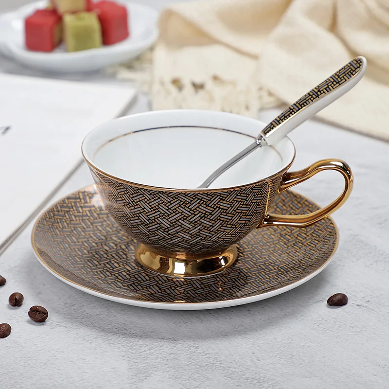 YeFine высококачественные кофейные чашки из костяного фарфора, винтажные керамические чашки с остеклением, расширенные чайные чашки и наборы блюдец, роскошные подарки - Цвет: 1550U