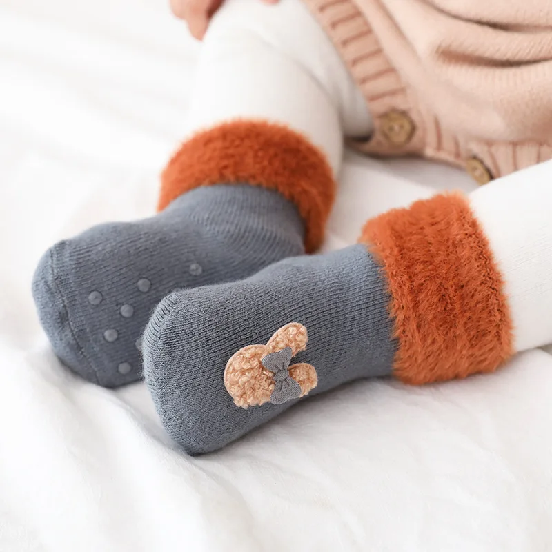 Осенне-зимние махровые нескользящие носки-тапочки для детей от 19 лет бархатные носки-тапочки без пятки с рисунком для малышей