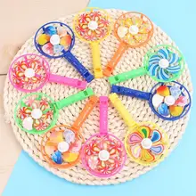 10 шт., милая красочная ветряная мельница, свисток, музыкальный инструмент, игрушка для детей, пластиковая ветряная мельница, свистящая ручка, игрушки, вертушка, ветряная блесна