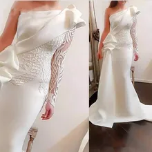 Элегантные, на одно плечо v-образный вырез, длинное вечернее платья белого цвета одежда с длинным рукавом Выходные туфли на выпускной из сатина с рюшами на оборках Аппликация развертки поезд