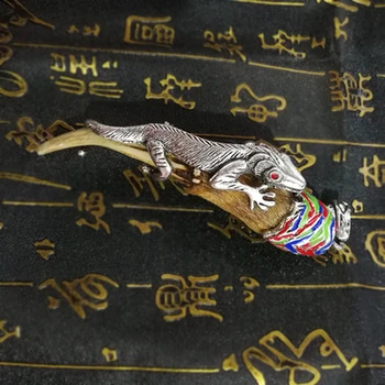 

Exquisite deer horn gecko Pendant
