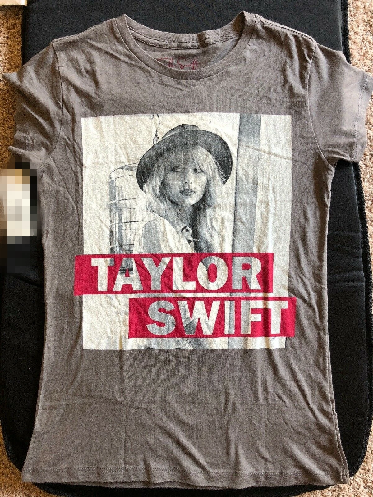 Tayler Swift Футболка женская размер S серый хлопок Тройник Красный Тур концертный