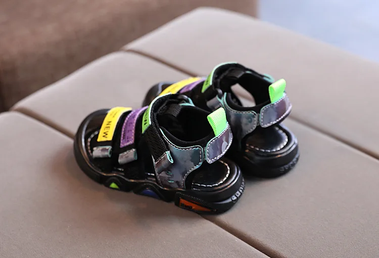 Size 21-30 Baby Boys Led Sandals Kids LED Glowing Sandals for Children Shoes with Luminous Beach Sandals Non-slip Slippers Sandal for girl