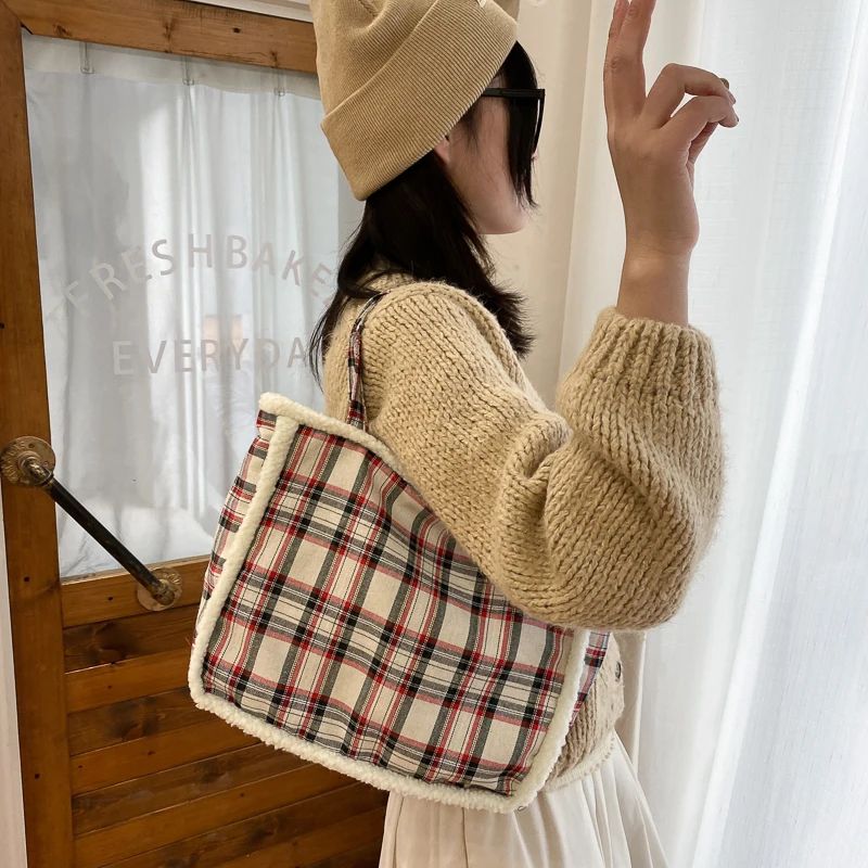 

Elegant Red Plaid Girls Travel Casual Tote Winter Soft Plush Women Handbags Shopping Bag Large Capacity Ladies Shoulder Bags