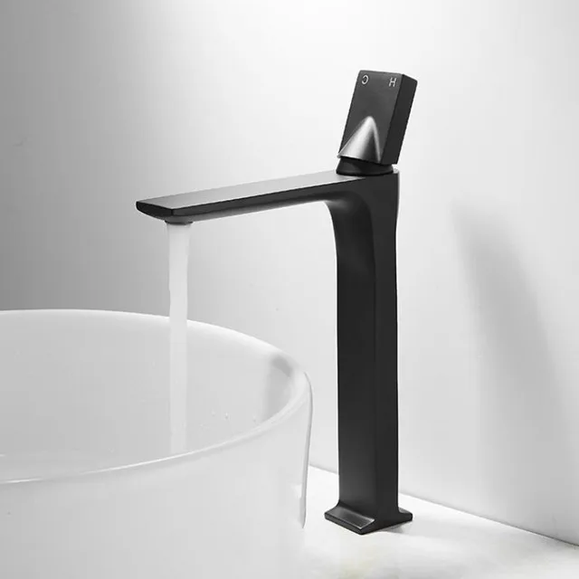 Black Tall Смесители для ванной бассейна латунный Смеситель для раковины с одной ручкой на бортике смеситель для горячей и холодной уборки кран для воды матовый золотой - Цвет: Black Tall
