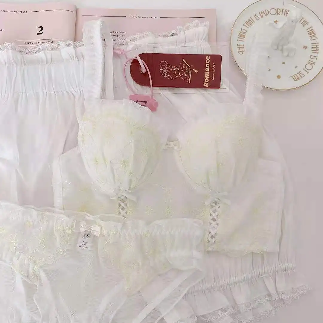 Japanese sexy sweet underwear no steel ring embroidery comfortable langerie upper support gathering mold cup cute girl bra set