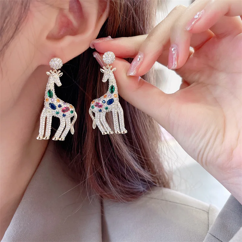 Cute Giraffe Dangle Earrings Micro Pave Cubic Zirconia Temperament Animal Pendant Eardrop 925 Silver Needle Luxury Jewelry