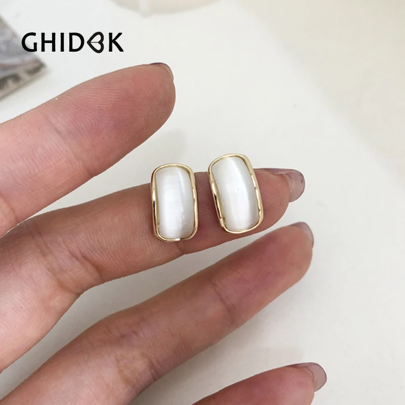 Маленькие золотые серьги гвоздики GHIDBK с камнем кошачий глаз женские