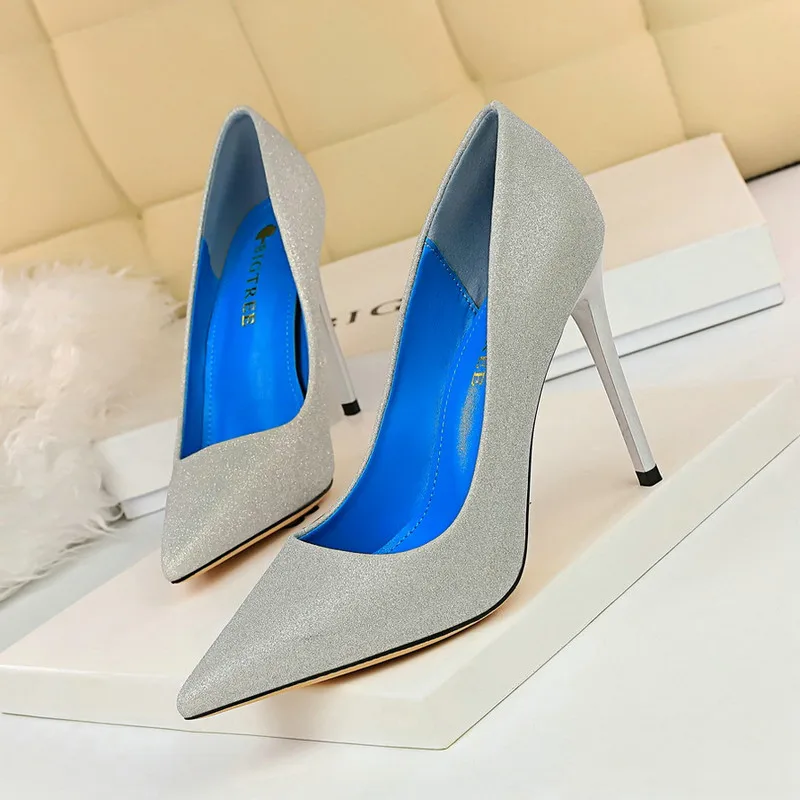 Ceny UMMEWALO wysokie obcasy buty damskie cekinami tkaniny Pointed Toe pompy kobiety Super wysokie buty damskie buty New Arrival