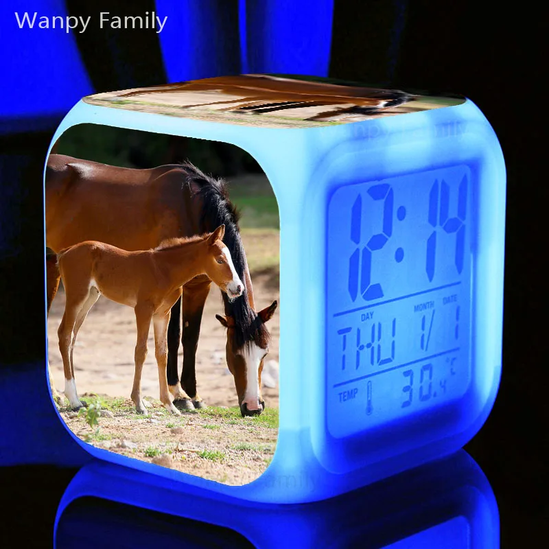 С рисунком лошади Будильник 7 цветов светящийся светодиодный цифровой будильник для детской комнаты многофункциональный Рабочий стол модные часы - Цвет: Золотой