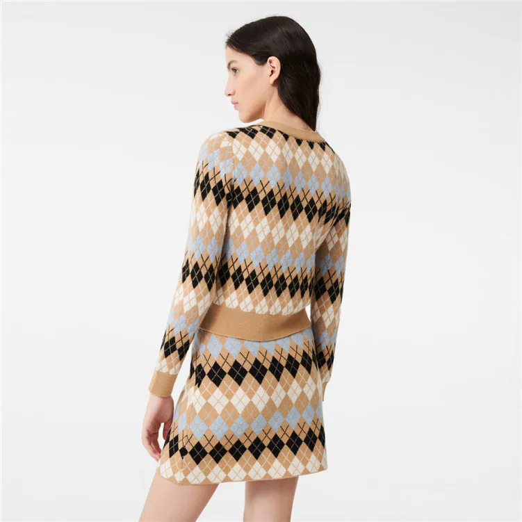 2020 Apricot Rhombus Loose Loose Lazy Cardigan Sweater Age Reduction Sweet Sweater Women