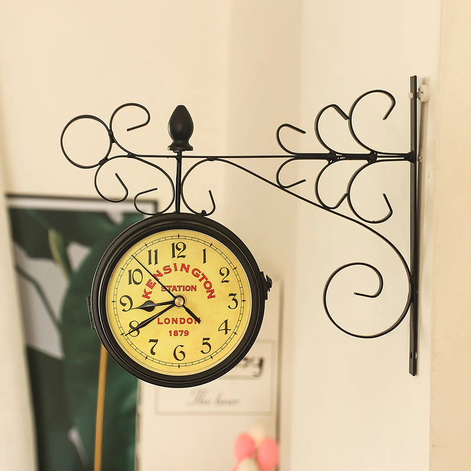 Unique Style Clock Iron Wall Clock Double Sided Clock Quiet Vintage Clock Battery Powered Wall
