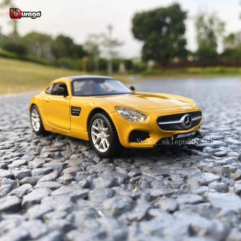 Bburago 1:32 Mercedes-AMG GT Simulation alloy car model plexiglass dustproof display base packaging series Collect gifts toy