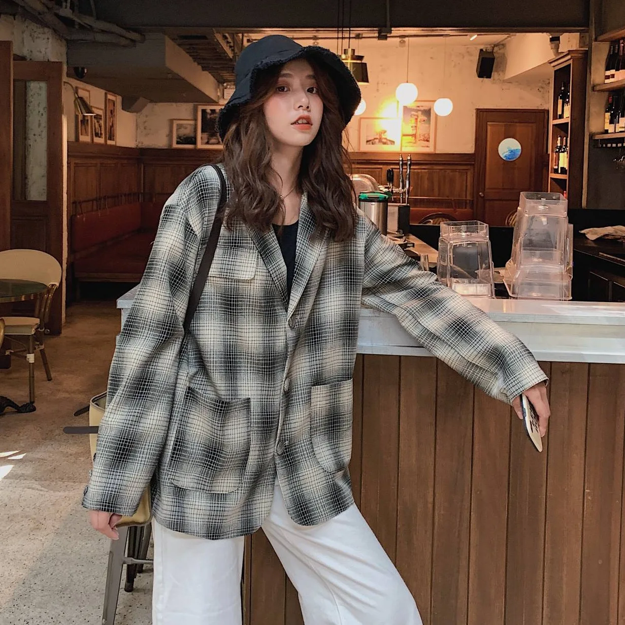 

Photo Shoot South Korea Dongdaemun Artistic Plaid Single-Breasted Large Pocket Loose-Fit Versatile Small Suit Short Coat Women's