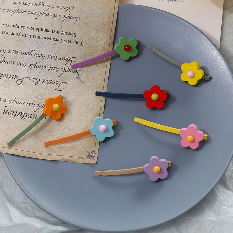 

2019 Colorful Wooded Flower Barrette For Woman Summer Styles Cartoon Assorted Lovely Kids Girls Hair Clips Hair Accessories