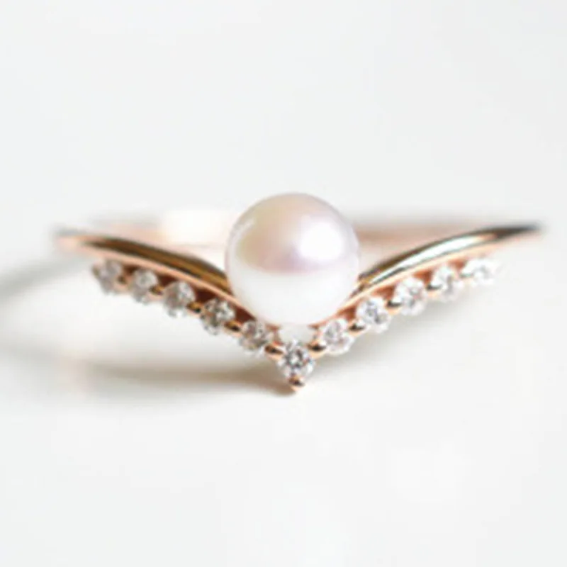 

Exquisite V Shape Simulation Pearl Cocktail Ring Women's Fashion Minimalism Chevron Ring Wedding Engagement Ring Fine Jewelry