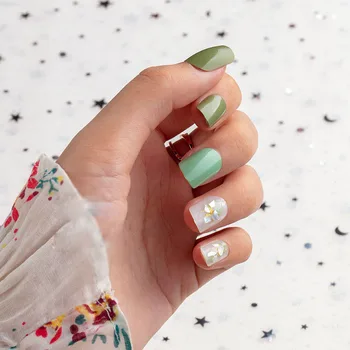 

24pcs/box Fresh Green Color Paillette Decor High Quality Wearable Fake Nails Summer Style Mid-length Square Head Fingernail