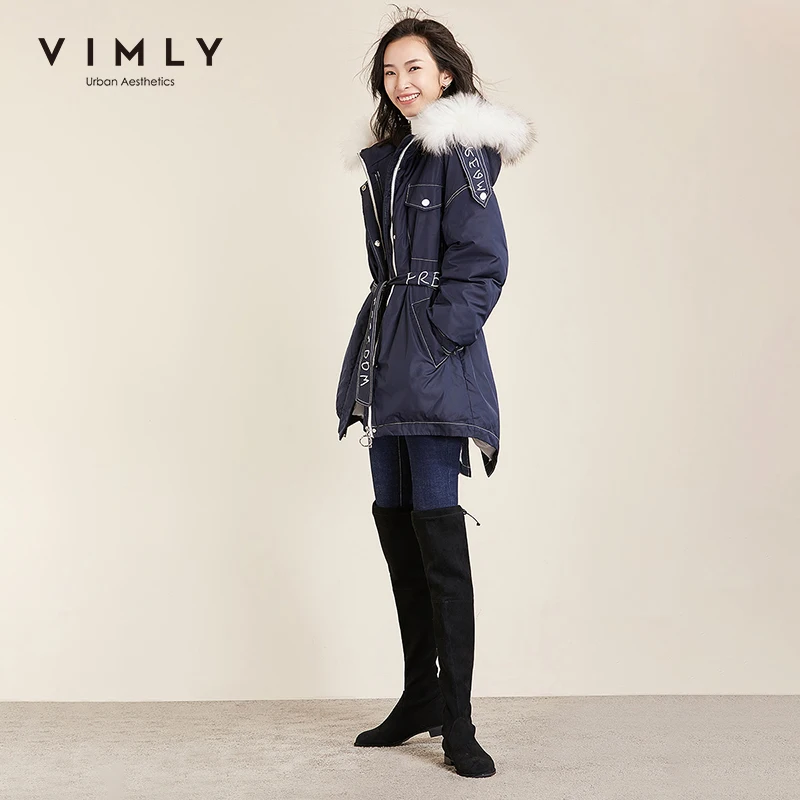 Зимняя женская парка Vimly с воротником из меха енота и вышитой надписью на поясе