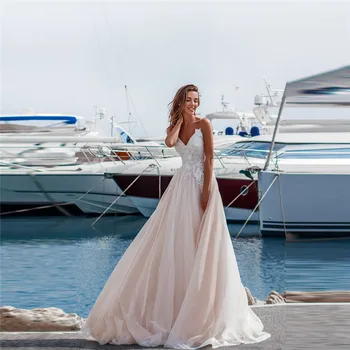 

Sexy Spaghetti Strips A-Line Wedding Dress Lace Appliques Pleated Beach Boho Bridal Gowns Simple Long Tulle 2021 Zipper Back