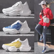 QWEDF женские кроссовки летние дышащие сетчатые супер дышащие на платформе спортивный беговой пояс белые туфли Удобная стелька YN-26