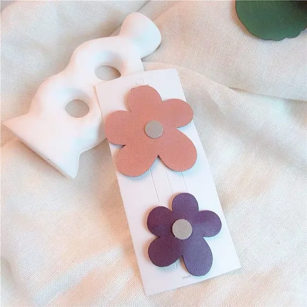 2pcs pink purple Супер ткань 2 шт./компл. кожи с украшениями в виде цветков и заколки Карамельный Цвет Цветочные зажимы для волос для девочки детское PU женские аксессуары для волос - Цвет: 2pcs pink purple