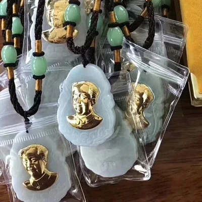 

Gold inlaid jadees pendant with the head portrait of Chairman Mao the great leader of China