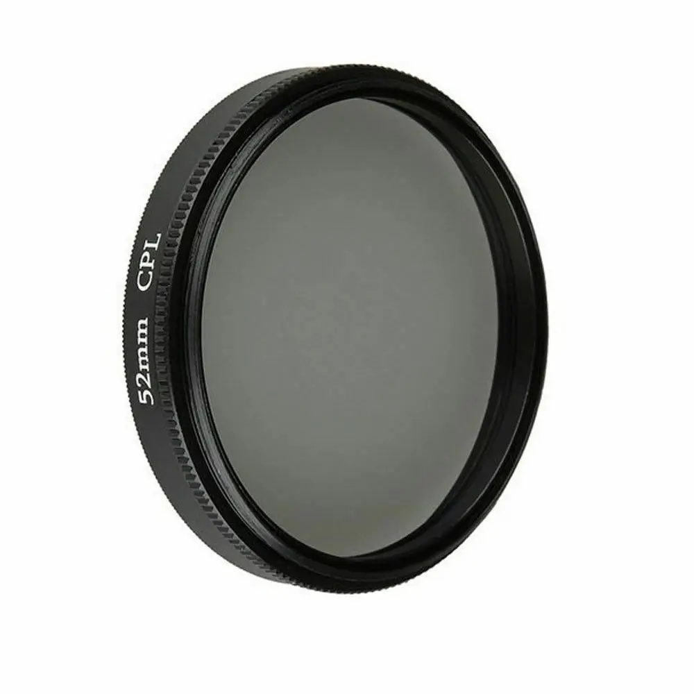 Comparaison de deux photos d'une vitrine : sans filtre (reflets visibles) et avec filtre CPL polariseur circulaire 30.5mm (reflets éliminés).
