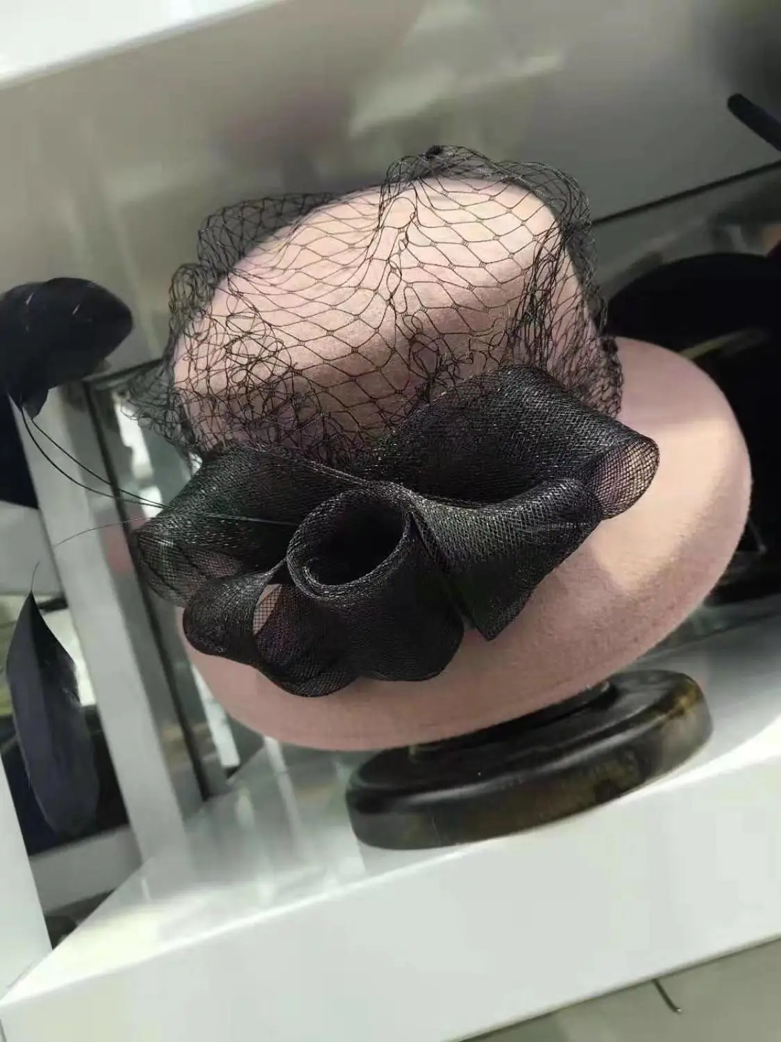 

01908-weiming winter wool Flower gauze Hepburn Style formal dinner bucket cap women leisure hat