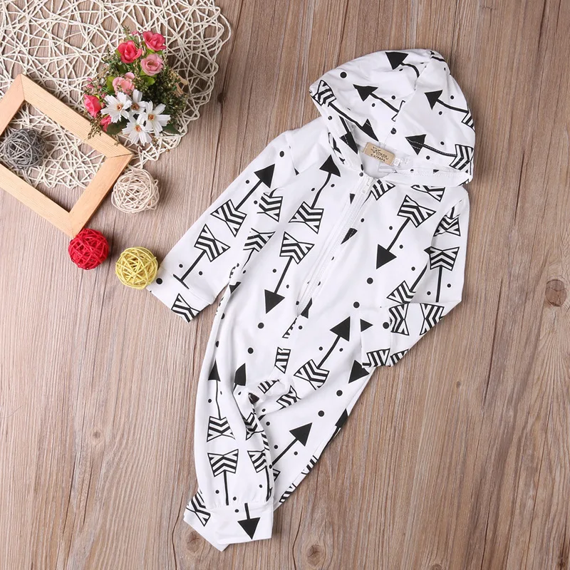 

INS Hot Selling Arrow Printed Autumn One-piece Romper Baby Onesie Autumn