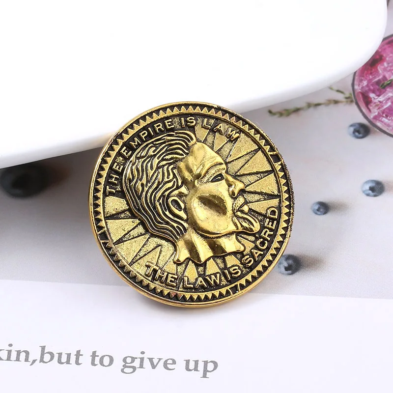 

The Elder Scrolls 5 Praise be Akatosh And All The Divines Keychain The Empire is Law Christian justice medal Keyrings Souvenir