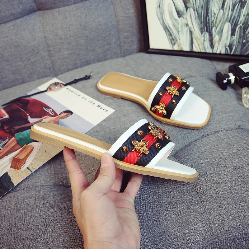 

Bees Embroidered Women's Summer Fashion Outer Wear Sandals New Style Versatile Flat Sandals Single-strap Slipper Large Size 43 Y