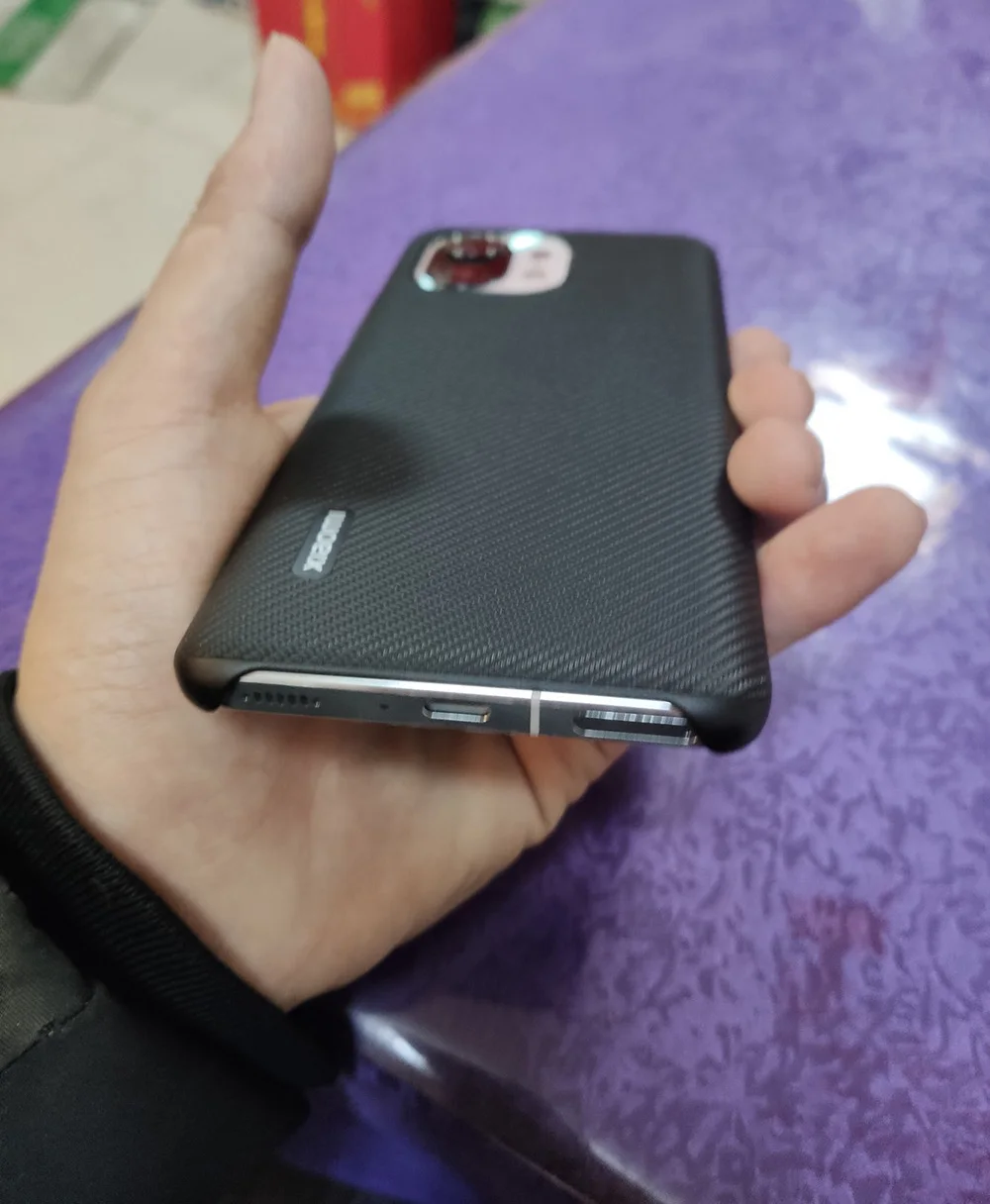 Luxury Leather TPU Soft Case with Carbon Texture for Xiaomi Mi 11 - Premium Protection and Style
