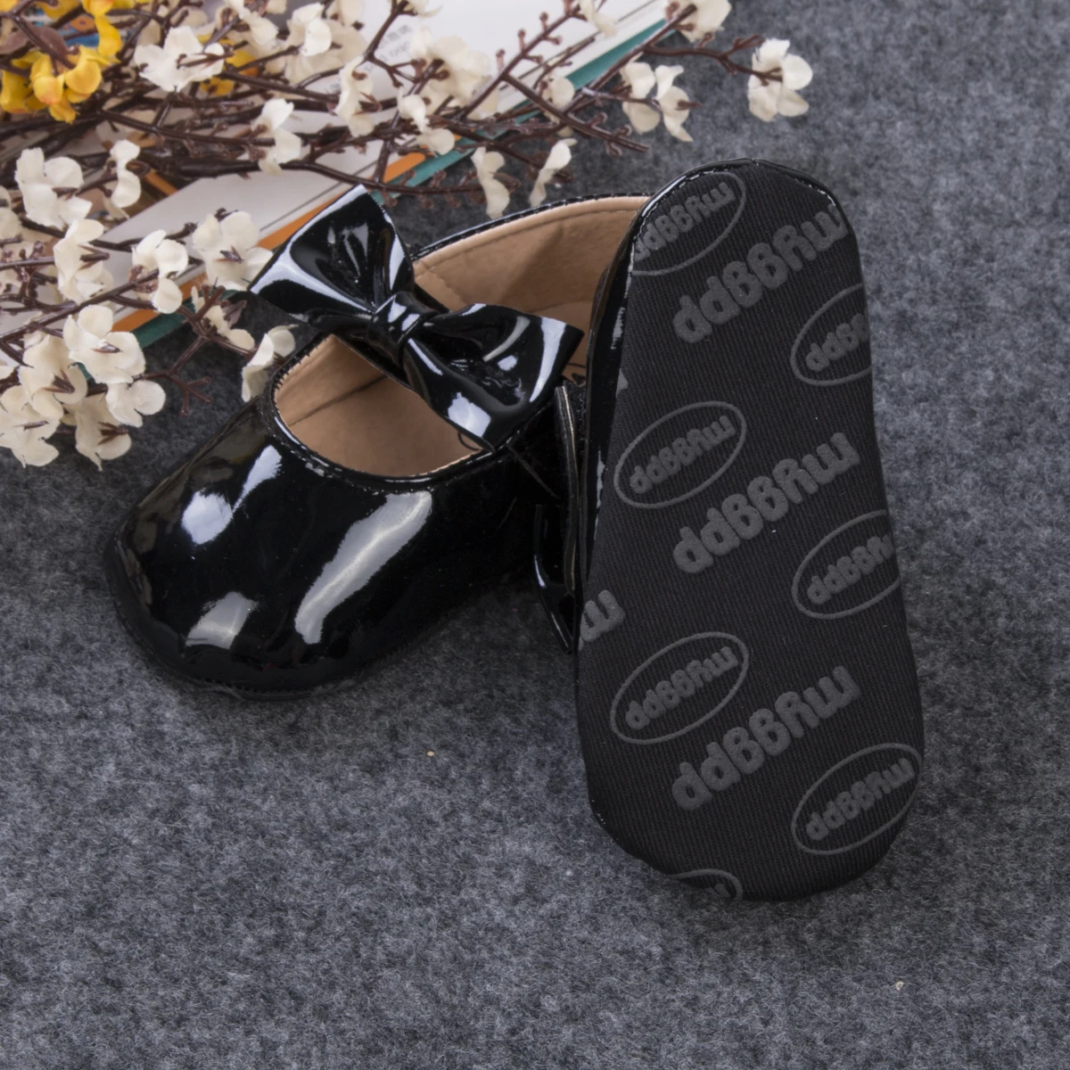 Newborn Baby Girl Anti-slip Bling Crib Pram Shoes Bow Solid Leather Soft Sole Prewalker Hot