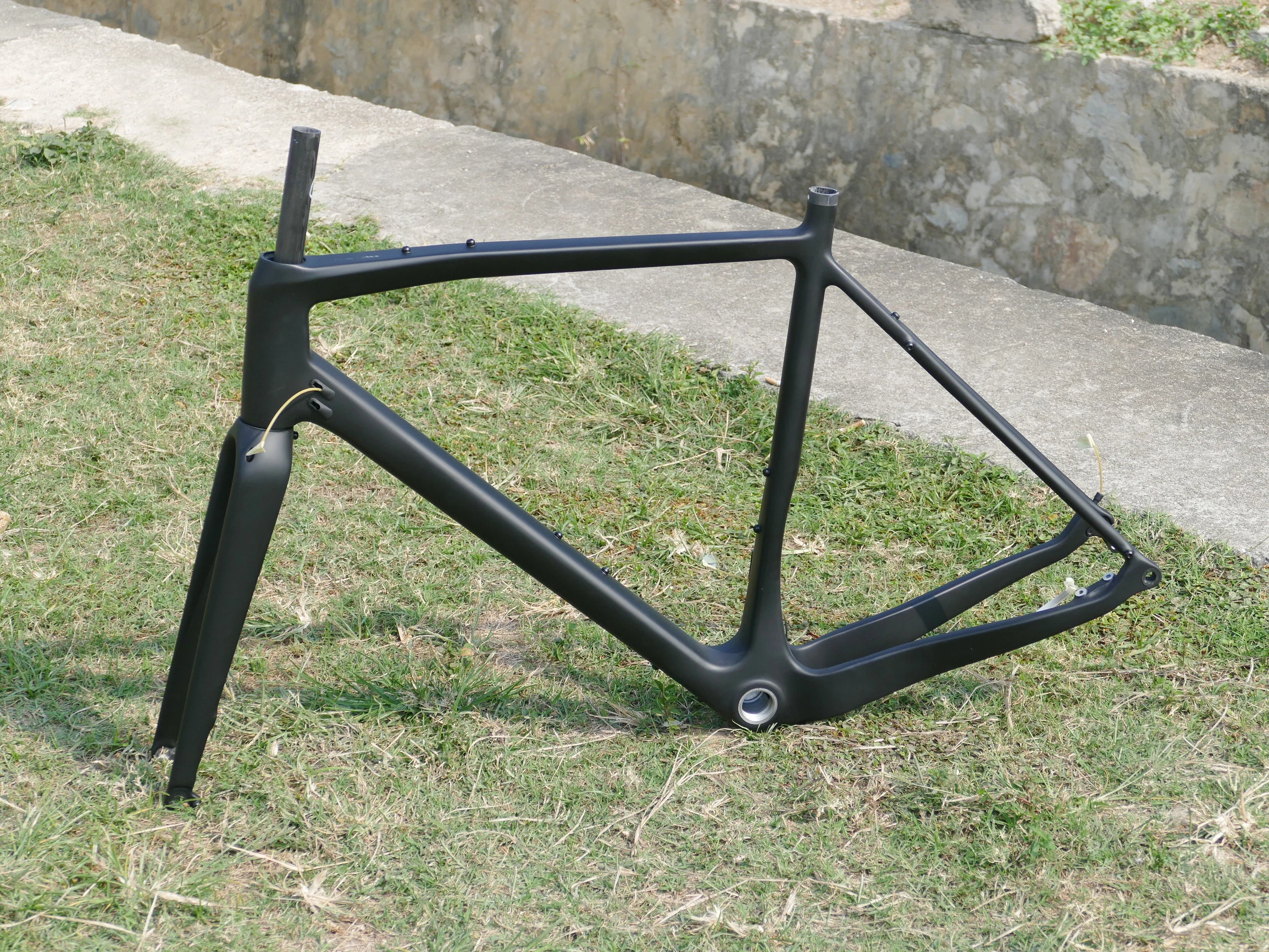

Full Carbon UD Matt Gravel Bike Bicyce Thru Axle Disc Brake Gravel Frame & Fork 46cm, 49cm , 52cm, 54cm , 56cm , 58cm , 61cm