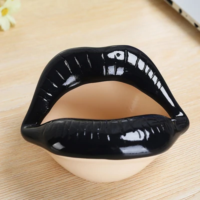 Sexy Red Lip Ceramic Ashtray Cute Lovely Ashtray Fashion Gift Portable Cigarette Accessories Cigarette Cylinder for Use In Car