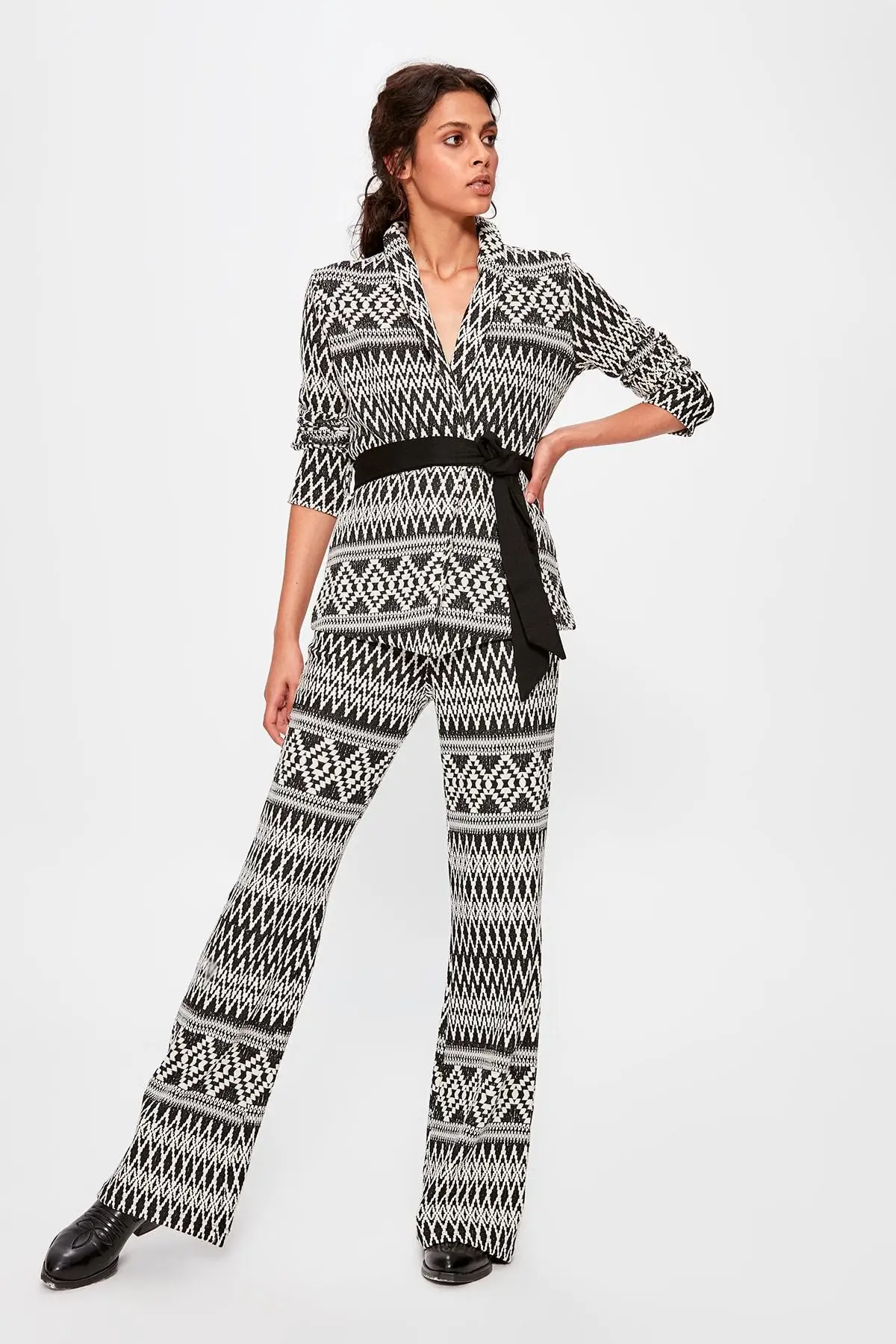 Черные трикотажные штаны с рисунком Trendyol TWOAW20PL0290