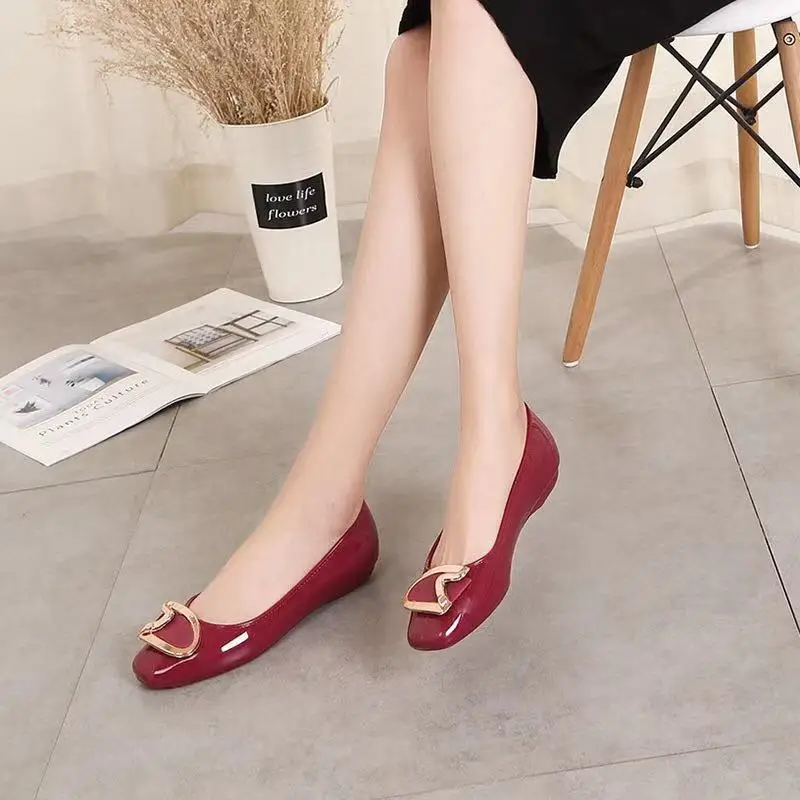 2021 Autumn Women Soft Patent Leather Flats Ladies Designers Loafers Slip On Shoes Mother Comfy Walking Footwear Cool Loafer Red