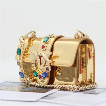 

2020 Gold Diamond Chain Strap Golden Glossy Genuine Leather Handbags Diamond Rivet Pearl Chain Shoulder Messenger Bag Louis Bag
