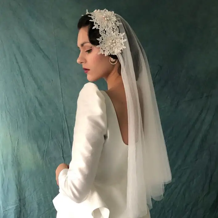 

Vintage Bridal Veils Elbow Length Two Layers Cut Edge Lace Appliques Wedding Accessories Short Bridal Veils Elegant Headpiece