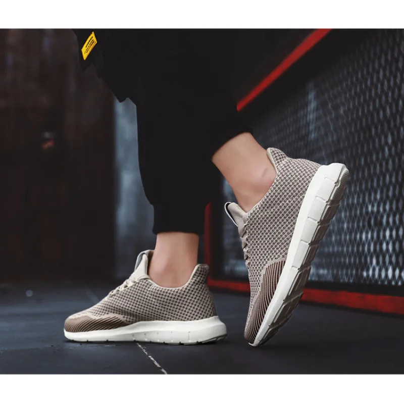 

2020 Super Light Men Running Shoes Boy Women Couple Sneakers Mesh Breathable Fashion Casual Sport Increased Elastic Soles