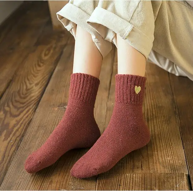 Женские блестящие носки с вышитыми золотыми сердечками, осенне-зимние теплые плотные шерстяные носки Harajuku, Женские повседневные забавные носки