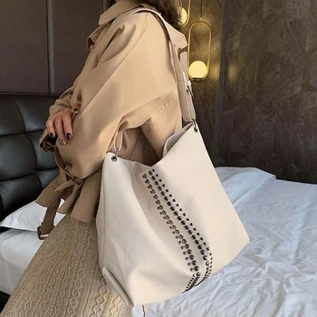 

Women's Bag 2020 New Soft PU Leather Tote Large Capacity Tote Bag Designer Design Lady Studded Shoulder Messenger Bag Black