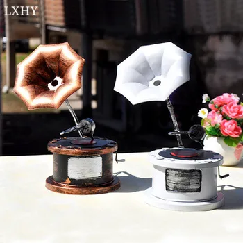 

LXHY Retro Iron Phonograph Antique Record Player Recorder Model Home Desktop Decoration Two Colors