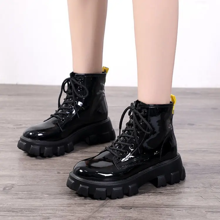 

RWHK 2019 new autumn Martin boots women's boots super fire Martin boots women's boots wild women boots M072
