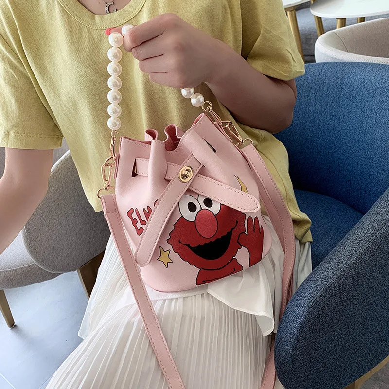 

Little Red Riding Hood in the summer of 2019 fresh water in the water bucket packs the new graffiti stamps single shoulder bag