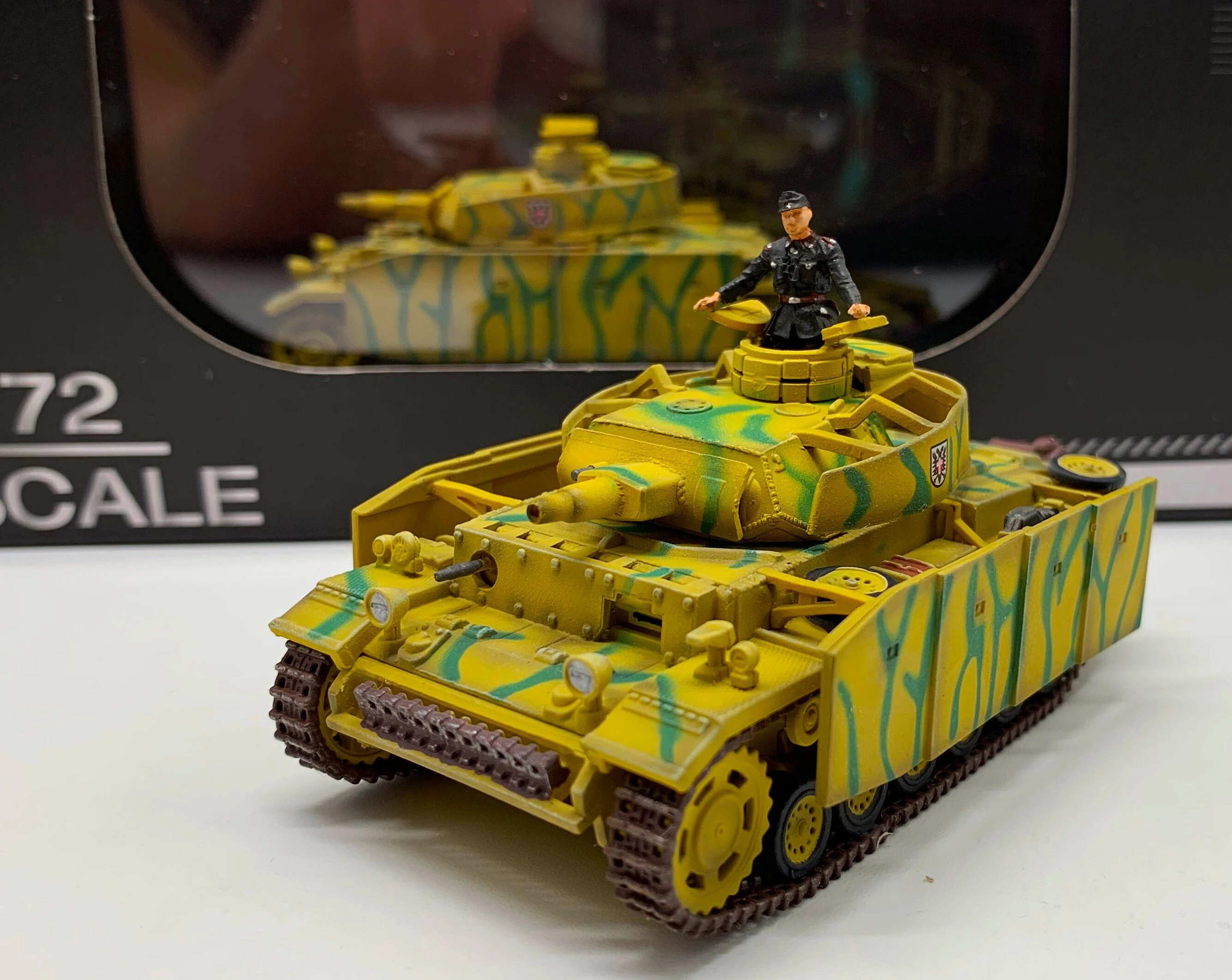 

1/72 PANZER III AUSF. N Tank with Commander Assembled Finished Model by 3R Model
